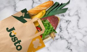 A Jüsto bag with food in it