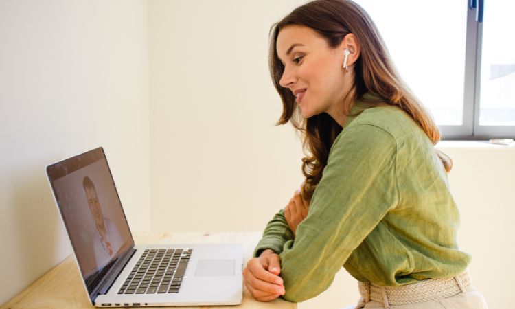 A person in their working hours talking with other colleague in other city