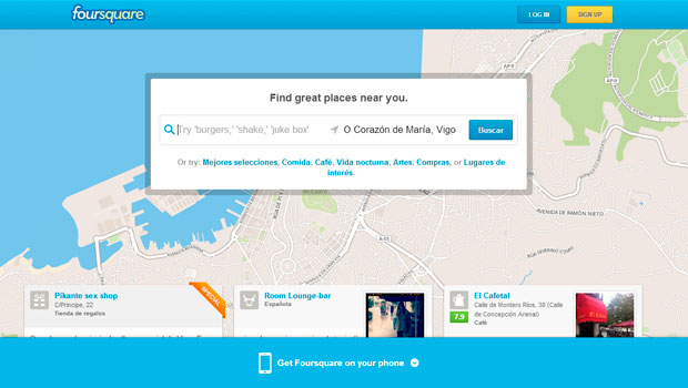 Caja de búsqueda en mapa digital de Vigo, con sugerencias locales como "Comida" y "Café". Texto: "Encuentra sitios geniales cerca". Branding y acceso a app.
