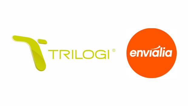 Logotipo verde de TRILOGI y círculo naranja con "envialia", destacando branding y colaboración en un entorno de identidad corporativa.