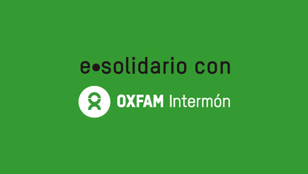 Texto: "e•solidario con OXFAM Intermón". Fondo verde resalta mensaje de solidaridad digital. Ideal para marketing de responsabilidad social.