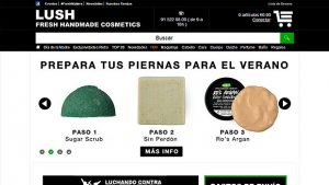 Productos Lush; exfoliante, limpiador, crema; preparados para el verano. Texto: "PREPARA TUS PIERNAS PARA EL VERANO, PASO 1, 2, 3, MÁS INFO".