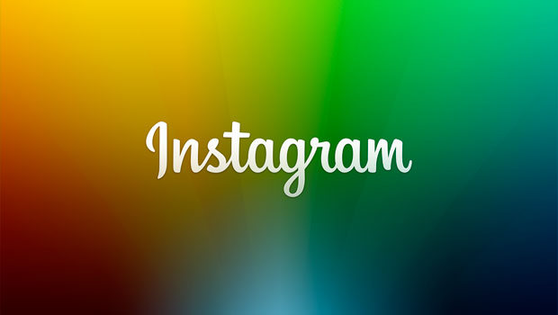 Texto "Instagram" centrado, con tipografía blanca, sobre fondo degradado multicolor; ideal para campañas visuales digitales.