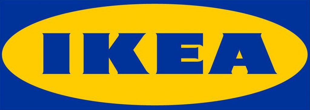 Logotipo "IKEA" en letras azules sobre un óvalo amarillo, fondo azul. Diseño, mobiliario, innovación en el hogar, estilo sueco, decoración.