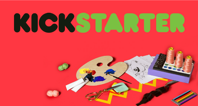 Paleta de colores y materiales de arte sobre fondo rojo con el texto "KICKSTARTER" en negro y verde arriba. Creatividad y crowdfunding.