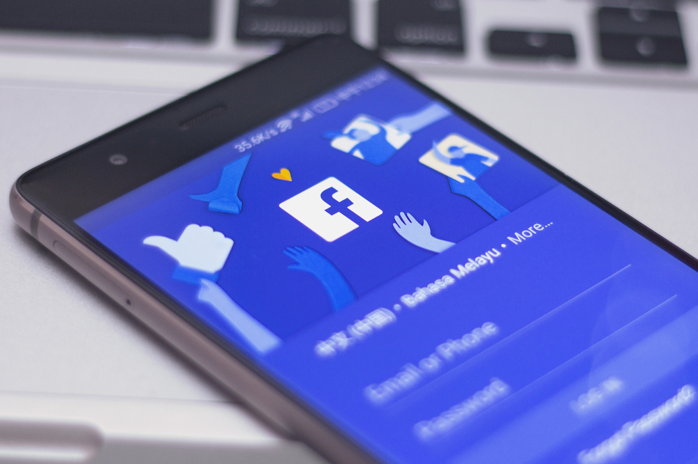 Llega el boton de GIF en Facebook