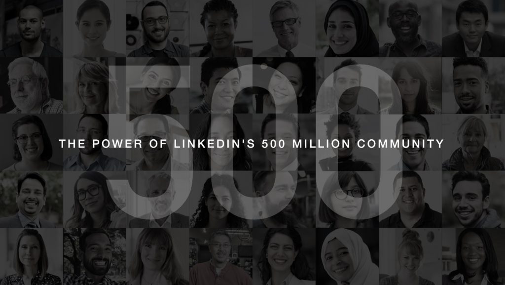 Rostros diversos en mosaico, celebrando comunidad global, con texto: "THE POWER OF LINKEDIN'S 500 MILLION COMMUNITY"; resaltando conexiones y diversidad.