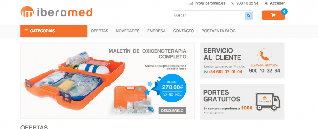 Maletín de oxigenoterapia abierto muestra su contenido en un sitio web médico, con texto promocional sobre precios y servicios disponibles.