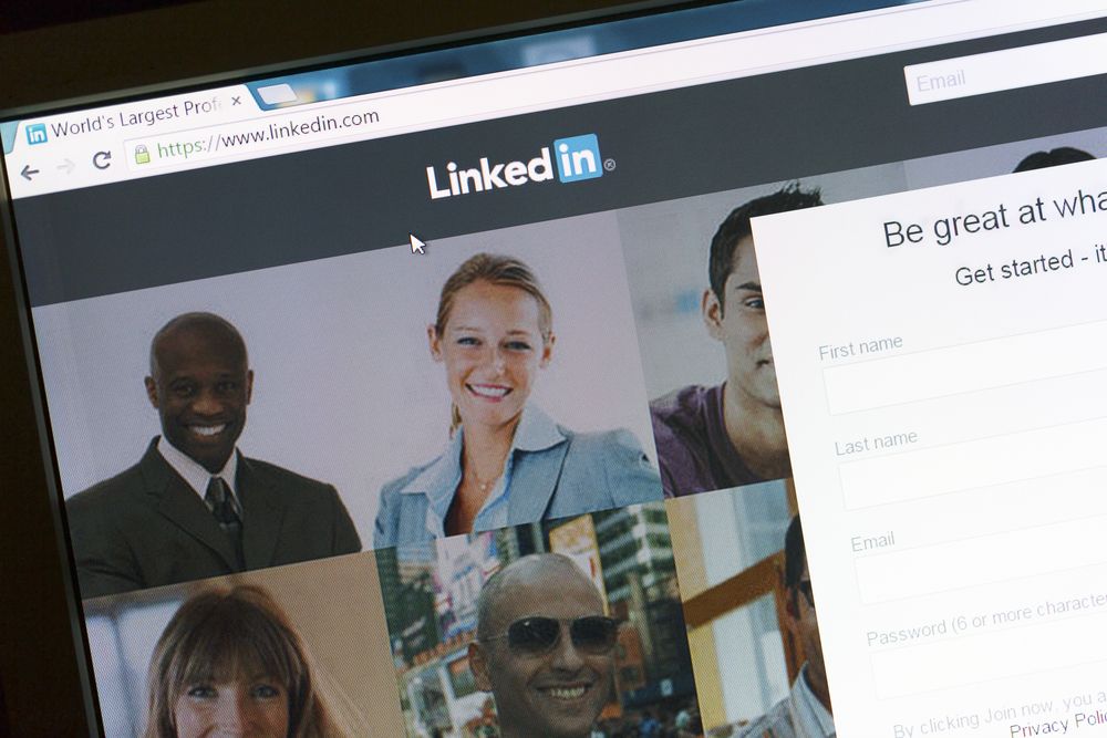 LinkedIn refuerza su papel como medio de comunicación mostrando a tus contactos online