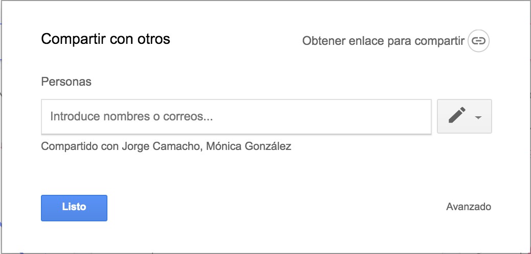 Ventana de di&aacute;logo para compartir en una plataforma digital. Permite introducir correos y muestra contactos compartidos. Bot&oacute;n "Listo" y opci&oacute;n "Avanzado".