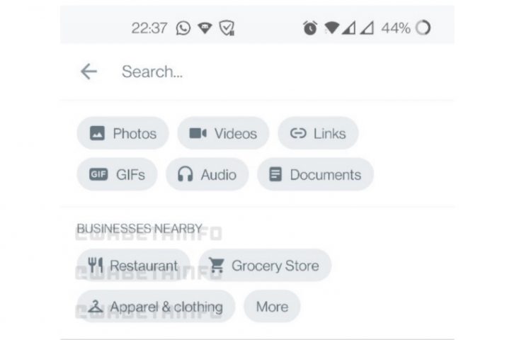 Barra de b&uacute;squeda y botones de opciones: Fotos, Videos, Enlaces, GIFs, Audio, Documentos. Negocios cercanos: Restaurante, Supermercado, Ropa. Hora 22:37, bater&iacute;a 44%.