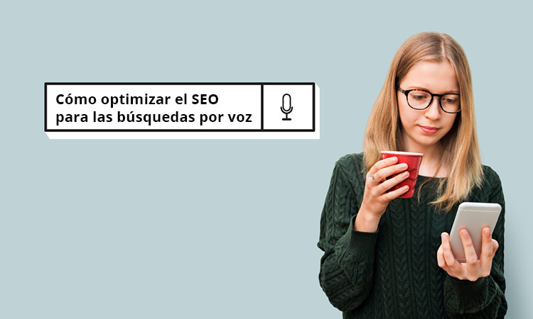 Imagen de una chica haciendo búsquedas por voz en su smartphone