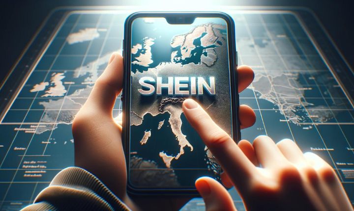 Sobre un mapa de Europa se ven unas manos sosteniendo un teléfono móvil en cuya pantalla también se ve el mapa y el logo de Shein