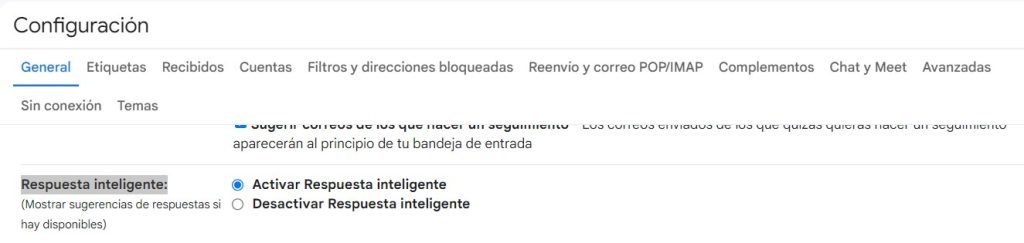Interfaz de configuraci&oacute;n de correo con opciones para activar o desactivar "Respuesta inteligente" en una pesta&ntilde;a de ajustes generales. Texto: "Configuraci&oacute;n, General, Respuesta inteligente: (Mostrar sugerencias de respuestas si hay disponibles) Activar Respuesta inteligente, Desactivar Respuesta inteligente". Ideal para optimizaci&oacute;n de email marketing.