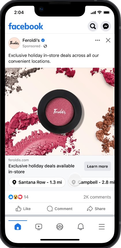 Maquillaje redondo rosa sobre fondo de polvos rotos. Texto: "Feroldi&rsquo;s. Exclusive holiday in-store deals across all our convenient locations." Marketing en redes sociales.