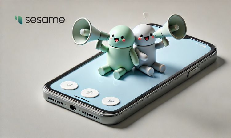 Imagen de un teléfono móvil de cuya pantalla emergen dos simpáticos y parlanchines robots que llevan megáfonos en la mano. En la esquina superior izquierda de la imagen aparece el logo de Sesame, empresa que ha desarrollado su propio agente de IA conversacional