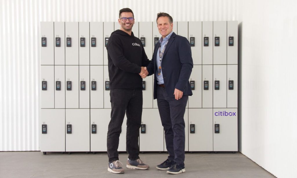 De izq a derch David Bernabeu Ceo y fundador de Citibox y Sergio Salvatori responsable de la red de puntos de recogida de Amazon en Europa