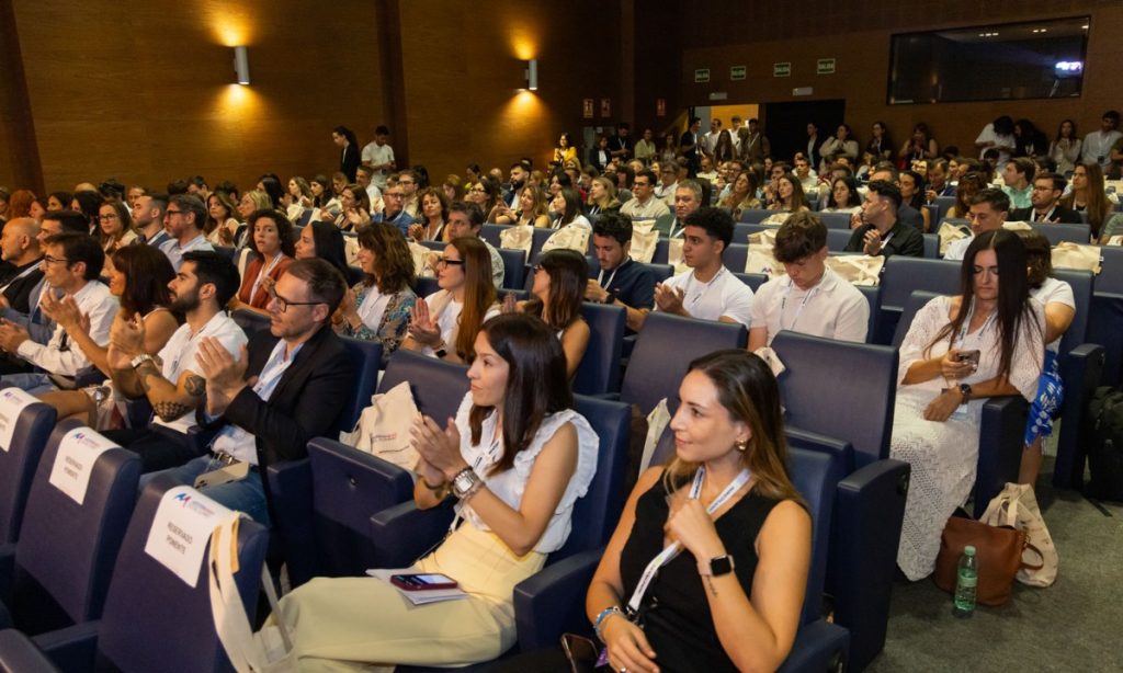 Asistentes al Mediterranean Digital Summit 2026 siguiendo una de las ponencias del evento, que reunió a más de 400 profesionales del ecosistema digital.