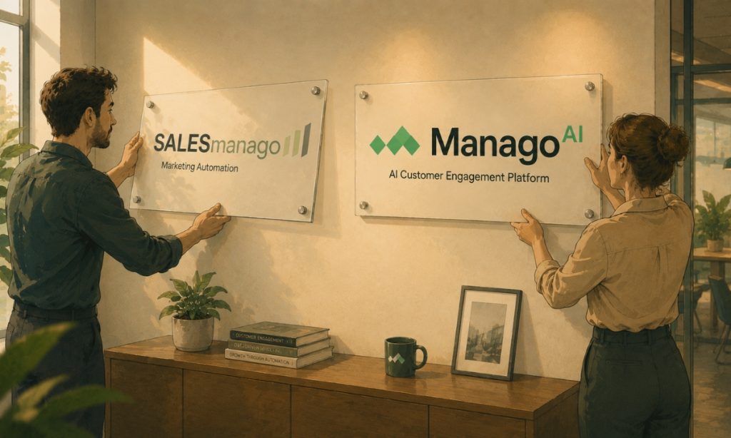 Ilustración de una oficina en la que dos profesionales sustituyen el antiguo logotipo de SALESmanago por la nueva identidad de Manago AI, representando el proceso de rebranding de la plataforma de customer engagement impulsada por inteligencia artificial.